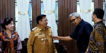 Wali Kota Salatiga Robby Hernawan dengan Wali Kota Bandung, Muhammad Farhan di Rumah Dinas Wali Kota Salatiga, Selasa, 14 April 2026. (Dok.Prokompim Setda Salatiga/Lingkarjateng.id)