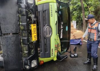 Truk Kembali Terguling di Tanjakan Silayur Semarang, Lalu Lintas Sempat Macet