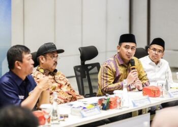 Wakil Gubernur Jawa Tengah Taj Yasin Maemoen memberikan pemaparan dalam Kunjungan Kerja Menteri Perencanaan Pembangunan Nasional (PPN)/ Kepala Bappenas RI di Kawasan Ekonomi Khusus (KEK) Industroplis Batang, pada Selasa, 28 April 2026. (Dok. Humas Pemprov Jateng)