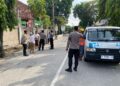 Tersengat Listrik Tegangan Tinggi, Pekerja Bangunan di Purwodadi Alami Luka Bakar Serius 28 Petugas melakukan olah TKP di SMP Negeri 3 Purwodadi, Kabupaten Grobogan, Sabtu (9/5/2026). Foto : Dok.Polsek Purwodadi/Lingkar