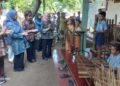 Ketua Bidang Wirausaha Baru Dekranas, Metty Herindra, didampingi Ketua Dekranasda Kabupaten Jepara, Ella Witiarso Utomo saat berkunjung ke Sanggar Carang Pakang dan Nalendra Galeri di Jepara, pada Rabu (20/5/2026). Foto : Tomi Budianto/Lingkar