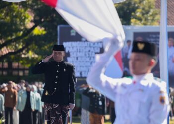 Gubernur Jawa Tengah Ahmad Luthfi selaku inspektur upacara Hardiknas di SMKN 1 Kedawung, Kabupaten Sragen.pada Sabtu, 2 Mei 2026. (Humas Pemprov Jateng)