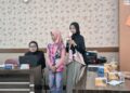 PRESENTASI : Siswa SD School of Life Lebah Putih memaparkan hasil risetnya  di Kantor Bappeda Kota Salatiga, Senin, 4 Mei 2026. (Humas SMP Arunika Salatiga/Lingkarjateng.id)