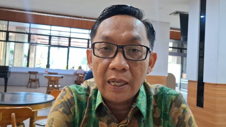SE Mendikdasmen Terkait Guru Non-ASN, Disdik Kota Semarang : Kontrak Aman hingga Akhir 2026 25 Kepala Dinas Pendidikan Kota Semarang, Mohammad Ahsan saat diwawancarai awak media, Selasa (12/5). Foto : Syahril Muadz/Lingkar
