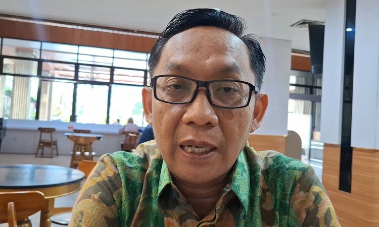Kepala Dinas Pendidikan Kota Semarang, Mohammad Ahsan saat diwawancarai awak media, Selasa (12/5). Foto : Syahril Muadz/Lingkar