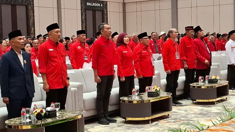 Musancab PDI Perjuangan Kabupaten Semarang, Konsolidasi - Penataan Pengurus Baru Hadapi Pemilu 2029 25 Ketua DPC PDI Perjuangan Kabupaten Semarang, Ngesti Nugraha bersama Pengurus DPC, dan Wakil Ketua Bidang DPD PDI Perjuangan Jateng Dyah Kartika Permanasari dalam Musancab PDI Perjuangan Se-Kabupaten Semarang di Wahid Bandungan, Kabupaten Semarang. Foto : Hesty Imaniar/ Lingkar