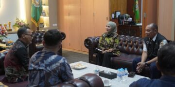 Bupati Kendal, Dyah Kartika Permanasari, menerima audiensi jajaran PT KAI DAOP 4 baru-baru ini. (Anik Kustiani/Lingkarjateng.id)
