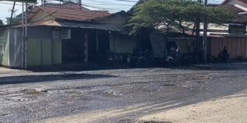 Ditanya Soal Rencana Perbaikan Jalan, DPUTR Pati Tolak Beri Komentar 10 ILUSTRASI: Salah satu titik jalan rusak di kawasan Terminal Pati. (Fahtur Rohman/Lingkarjateng.id)
