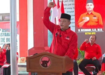 Ketua DPC PDI Perjuangan Kabupaten Pekalongan, Riswadi, dalam acara Musyawarah Anak Cabang (Musancab) di Kantor DPC Kajen pada Rabu, 20 Mei 2026. (Fahri Akbar/Lingkarjateng.id)
