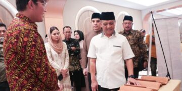 Gubernur Jateng Dorong Pelaku Ekonomi Kreatif Terus Berinovasi demi Ciptakan Lapangan Kerja 23 Gubernur Jawa Tengah, Ahmad Luthfi, saat menghadiri peluncuran program Gekrafs Peduli yang digelar Gerakan Ekonomi Kreatif Nasional (Gekrafs) Jawa Tengah di Ibis Styles Hotel Semarang, Sabtu, 9 Mei 2026. (Humas Pemprov Jateng/Lingkarjateng.id)