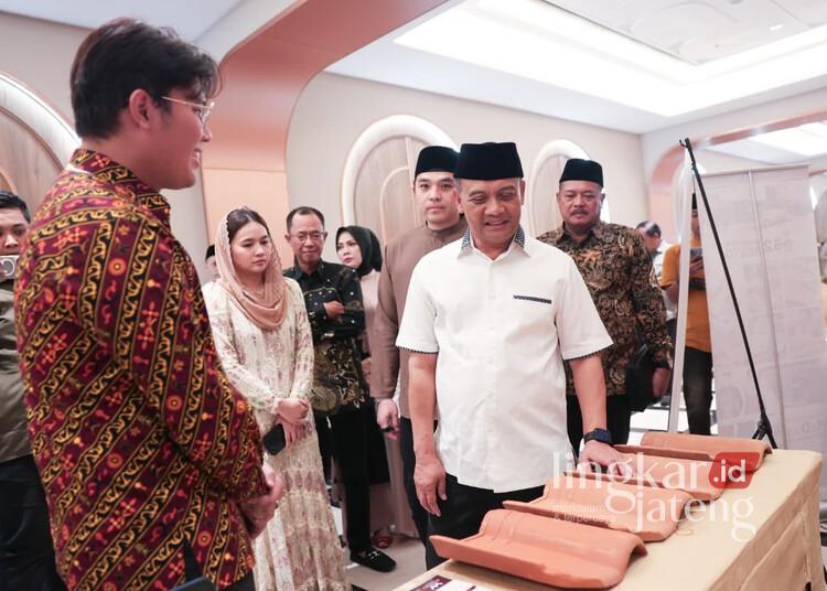 Gubernur Jateng Dorong Pelaku Ekonomi Kreatif Terus Berinovasi demi Ciptakan Lapangan Kerja 25 Gubernur Jawa Tengah, Ahmad Luthfi, saat menghadiri peluncuran program Gekrafs Peduli yang digelar Gerakan Ekonomi Kreatif Nasional (Gekrafs) Jawa Tengah di Ibis Styles Hotel Semarang, Sabtu, 9 Mei 2026. (Humas Pemprov Jateng/Lingkarjateng.id)