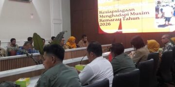 Antisipasi Dampak El Nino, BPBD Kendal Gelar Rakor Kesiapsiagaan Bencana 10 Suasana rapat koordinasi kesiapsiagaan menghadapi musim kemarau tahun di ruang Ngesti Widhi Setda Kendal yang dipimpin Penjabat Sekretaris Daerah (Sekda) Kendal, Agus Dwi Lestari pada Senin, 18 Mei 2026 sore. (Anik Kustiani/Lingkarjateng.id)