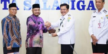 SILATURAHMI: Wali Kota Salatiga Robby Hernawan (kedua kanan) saat menerima kunjungan Mufti Kerajaan Negeri Sabah, Malaysia di Ruang Kalitaman, Gedung Setda Kota Salatiga, Rabu, 6 Mei 2026. (Prokompim Setda Salatiga/Lingkarjateng.id)