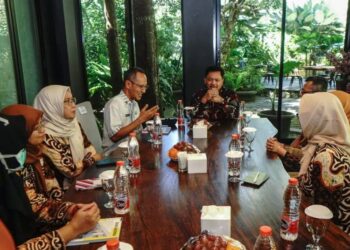 Belanja Pegawai 48 Persen, Wali Kota Salatiga: Jangan Hanya Fokus Habiskan Anggaran 27 Wali Kota Salatiga Robby Hernawan menyampaikan arahan kepada Kepala Puskesmas dan Kader Pengembangan Manusia (KPM) di Salatiga, Kamis, 7 Mei 2026. (Prokompim Setda Salatiga/Lingkarjateng.id)