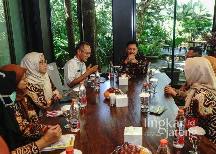 Belanja Pegawai 48 Persen, Wali Kota Salatiga: Jangan Hanya Fokus Habiskan Anggaran 25 Wali Kota Salatiga Robby Hernawan menyampaikan arahan kepada Kepala Puskesmas dan Kader Pengembangan Manusia (KPM) di Salatiga, Kamis, 7 Mei 2026. (Prokompim Setda Salatiga/Lingkarjateng.id)