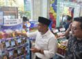 Bupati Batang, M. Faiz Kurniawan, meninjau etalase UMKM di gerai Indomaret Fresh Alun-Alun Batang, Selasa, 19 Mei 2026. (Diskominfo Batang/Lingkarjateng.id)