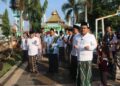 Bupati Blora Ajak Masyarakat Jadikan Idul Adha Sebagai Pemantik Gerakan Sosial 29 Bupati Blora, Arief Rohman, saat berdoa bersama sebelum penyembelihan hewan kurban di Masjid Agung Baitunnur, Rabu, 27 Mei 2026. (Humas Pemkab Blora/Lingkarjateng.id)