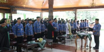 Bupati Arief Lantik 191 Pejabat Pemkab Blora, Sisa 29 Jabatan Diisi Plt 10 Bupati Blora, Arief Rohman, melantik 191 pejabat Pemkab Blora di Pendopo Kabupaten Blora, Rabu, 13 Mei 2026. (Humas Pemkab Blora/Lingkarjateng.id)