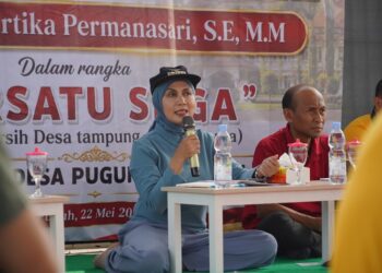 Bersatu Siaga di Desa Puguh, Bupati Kendal Ajak Warga Kelola Sampah dari Rumah 25 Bupati Kendal, Dyah Kartika Permanasari, saat menjalankan program Bersatu Siaga di Gedung Serba Guna Desa Puguh, Kecamatan Boja, Kabupaten Kendal, Jumat, 22 Mei 2026. (Anik Kustiani/Lingkarjateng.id)
