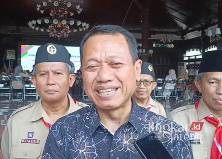 Dilepas Bupati Sam'ani, Kontingen Pramuka Siaga Kudus Bidik Juara di Pesta Siaga Jateng 25 Bupati Kudus, Sam'ani Intakoris, memberi keterangan usai melepas Kontingen Pramuka Siaga Kwarcab Kudus di Pendopo Kabupaten Kudus, Selasa, 12 Mei 2026. (Ahmad Abror/Lingkarjateng.id)