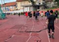 Lintasan lari atletik di GOR Tri Lomba Juang, Kota Semarang, mengalami kerusakan. (Syahril Muadz/Lingkarjateng.id)