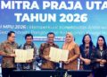 Gubernur Jawa Tengah, Ahmad Luthfi, bersama gubernur 9 provinsi lain menunjukkan nota kesepahaman kerja sama dalam Forum Kerja Sama Daerah Mitra Praja Utama (FKD-MPU) di Hotel Tentrem, Kota Semarang, Selasa, 12 Mei 2026. (Humas Pemprov Jateng/Lingkarjateng.id)