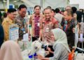 Gubernur Jawa Tengah, Ahmad Luthfi, meninjau aktivitas industri di salah satu pabrik di provinsi setempat. (Humas Pemprov Jateng/Lingkarjateng.id)