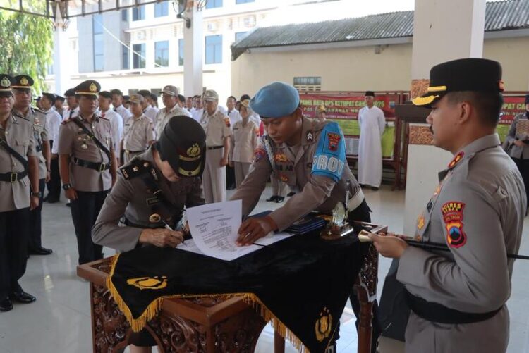 Sejumlah Perwira Polres Demak Rotasi Jabatan, Berikut Ini Daftarnya 25 Prosesi upacara sertijab yang digelar di Pendopo Parama Satwika Polres Demak. Foto: Dok. Polres Demak/Lingkar