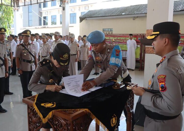 Prosesi upacara sertijab yang digelar di Pendopo Parama Satwika Polres Demak. Foto: Dok. Polres Demak/Lingkar