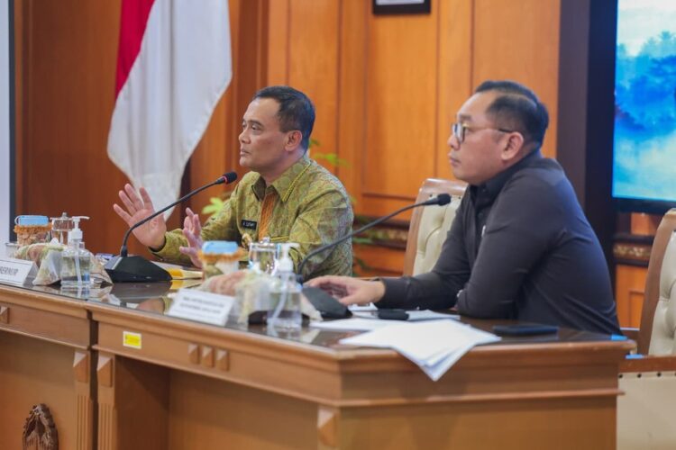 Gubernur Luthfi : Jawa Tengah Butuh Pembenahan Logistik Laut 25 Gubernur Ahmad Luthfi saat Rapat Koordinasi Sistem Logistik Berbasis Laut di Kantor Gubernur Jawa Tengah, Senin, 11 Mei 2026. Foto: Dok Pemprov Jateng for Lingkar