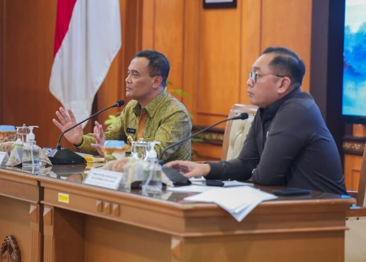 Gubernur Luthfi : Jawa Tengah Butuh Pembenahan Logistik Laut 25 Gubernur Ahmad Luthfi saat Rapat Koordinasi Sistem Logistik Berbasis Laut di Kantor Gubernur Jawa Tengah, Senin, 11 Mei 2026. Foto: Dok Pemprov Jateng for Lingkar