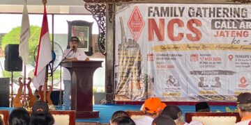 Ketua ORARI Batang Edhy Sulisdiyanto (kiri), sambutan di Family Gathering Net Control Station (NCS) Call Area 2 Jateng-DIY Ke-13 di Pendopo Kabupaten Batang. Foto : Dok.Diskominfo Batang/Lingkar