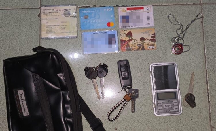 Barang-barang milik pelaku yang berhasil diamankan polisi. Foto : Dok.Polres Pekalongan/Lingkar
