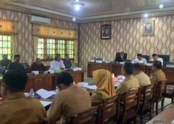 Pemkab Demak Didesak Berhentikan Kades Wonoagung Terpidana Kasus ITE 25 BPD Desa Wonoagung saat audiensi dengan Komisi A DPRD dan sejumlah dinas terkait di ruang rapat pimpinan DPRD setempat. Foto : Burham/ Lingkar
