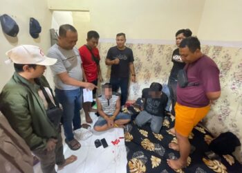 Tim Satresnarkoba Polres Pekalongan mengamankan dua orang terduga pelaku penyalahgunaan narkotika jenis sabu di wilayah Sragi. Foto : Dok. Humas Polres Pekalongan/Lingkar