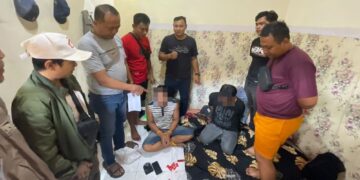 Tim Satresnarkoba Polres Pekalongan mengamankan dua orang terduga pelaku penyalahgunaan narkotika jenis sabu di wilayah Sragi. Foto : Dok. Humas Polres Pekalongan/Lingkar