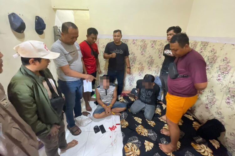 Sembunyikan Sabu Dalam Bungkus Rokok, Dua Pemuda Tak Berkutik Saat Disergap Polisi 25 Tim Satresnarkoba Polres Pekalongan mengamankan dua orang terduga pelaku penyalahgunaan narkotika jenis sabu di wilayah Sragi. Foto : Dok. Humas Polres Pekalongan/Lingkar