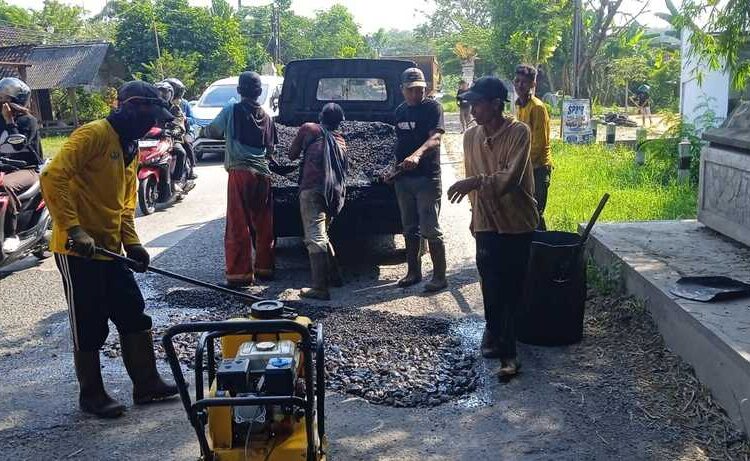 Perbaikan Kerusakan Jalan Provinsi di Blora, Diusulkan ke Pusat Lewat IJD 25 Perbaikan jalan provinsi di Kabupaten Blora yang menghubungkan tambal sulam. Foto: Dok. DPUPR Jateng/Lingkar
