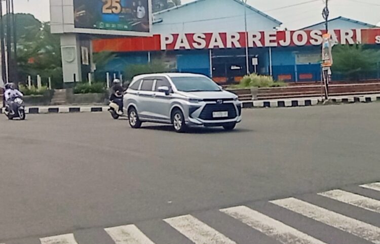 Harga BBM dan Aspal Naik, DPUPR Salatiga Sebut Tak Ada Proyek Jalan Terdampak 25 MANTAB : Kondisi jalan di kawasan Pasar Rejosari Salatiga terlihat dalam kondisi baik, Jumat, 15 Mei 2026. Foto : Angga Rosa/Lingkar
