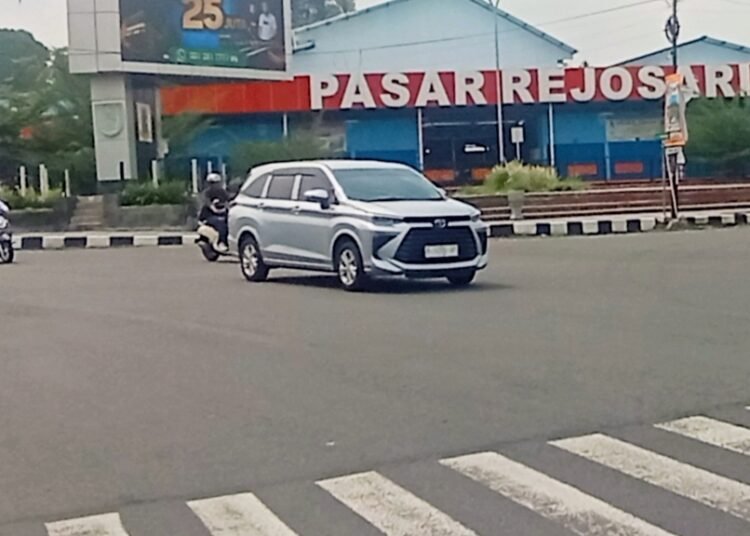 MANTAB : Kondisi jalan di kawasan Pasar Rejosari Salatiga terlihat dalam kondisi baik, Jumat, 15 Mei 2026. Foto : Angga Rosa/Lingkar
