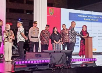 Kepala Bapenda Kota Semarang, Diah Supartiningtias saat menghadiri program Ijolke di Gedung Moch Ikhsan, Balai Kota Semarang, Minggu (24/5) malam. Foto : Syahril/ Lingkar
