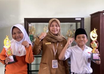 Lewat Ekskul Mendongeng, Siswa SD 3 Ngembal Kulon di Kudus Raih Prestasi