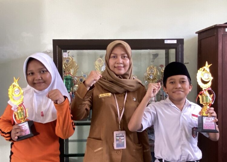 Siswa SD 3 Ngembal Kulon yang meraih prestasi di ajang FLS3N Kecamatan Jati belum lama ini. Foto: Nisa Hafizhotus Syarifa/Lingkar