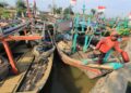 Imbas Harga Solar Memukul Nelayan, Ratusan Kapal di Rembang Pilih Tak Melaut 34 Imbas Harga Solar Memukul Nelayan, Ratusan Kapal di Rembang Pilih Tak Melaut.