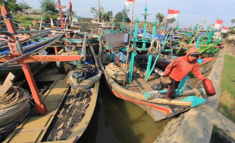 Imbas Harga Solar Memukul Nelayan, Ratusan Kapal di Rembang Pilih Tak Melaut.