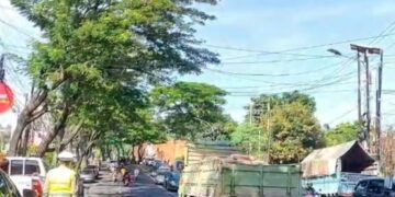 Suasana lalu lintas kendaraan di kawasan Silayur, Kecamatan Ngaliyan, Kota Semarang pada awal Mei 2026. (dok for Lingkarjateng.id)