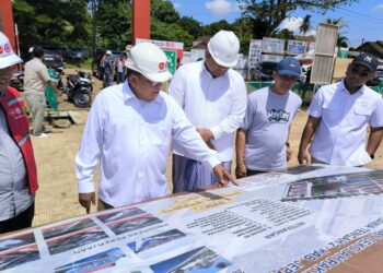 Wakil Ketua Komisi VIII DPR RI, Abdul Wachid saat meninjau pembangunan Sekolah Rakyat (SR) di Desa Suwawal Timur, Kecamatan Pakisaji, Kabupaten Jepara, Sabtu, 2 Mei 2026. (Tomi Budianto/Lingkarjateng.id)