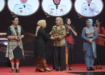 Bupati Kendal Raih Women’s Inspiration Awards 2026
