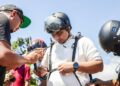 Wakil Gubernur Jawa Tengah Taj Yasin saat mencoba tandem paralayang di kawasan Curug Sewu, Kabupaten Kendal, pada Sabtu, 2 Mei 2026. (Humas Pemprov Jateng/Lingkarjateng.id)