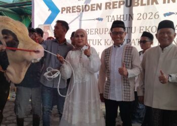 Bupati Kendal Serahkan Sapi Kurban Presiden ke Masjid Al Hidayah Meteseh Boja
